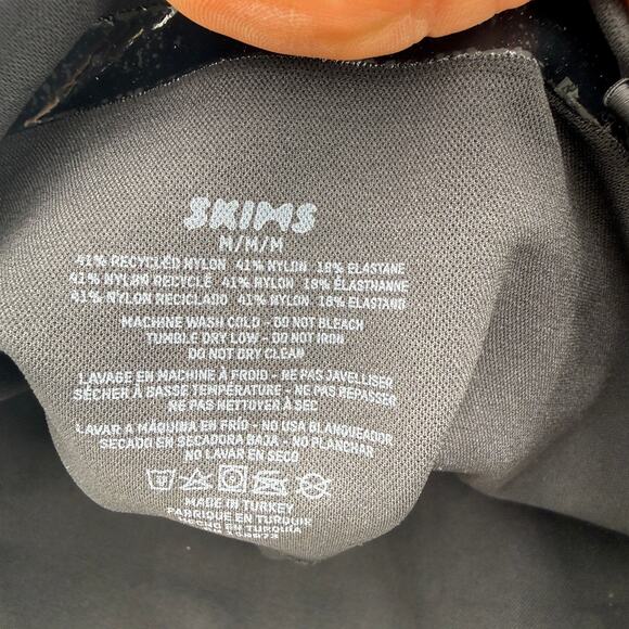 Skims Black Onyx Seamless Sculpt Mid Waisted Thong NWOT Size Medium - Picture 4 of 4